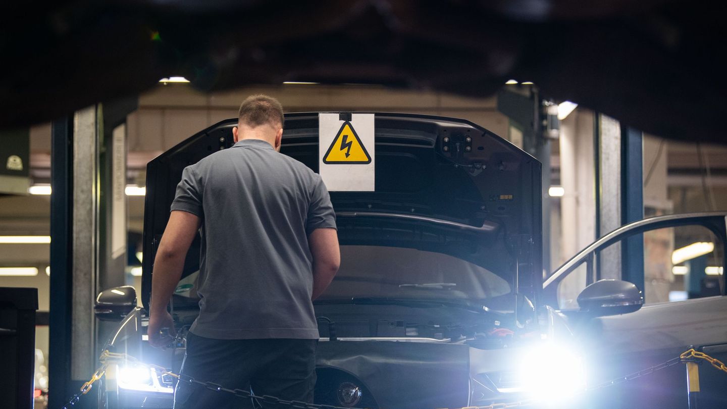 Autowerkstätten: Kfz-Tarifeinigung: Mehr Geld für Beschäftigte