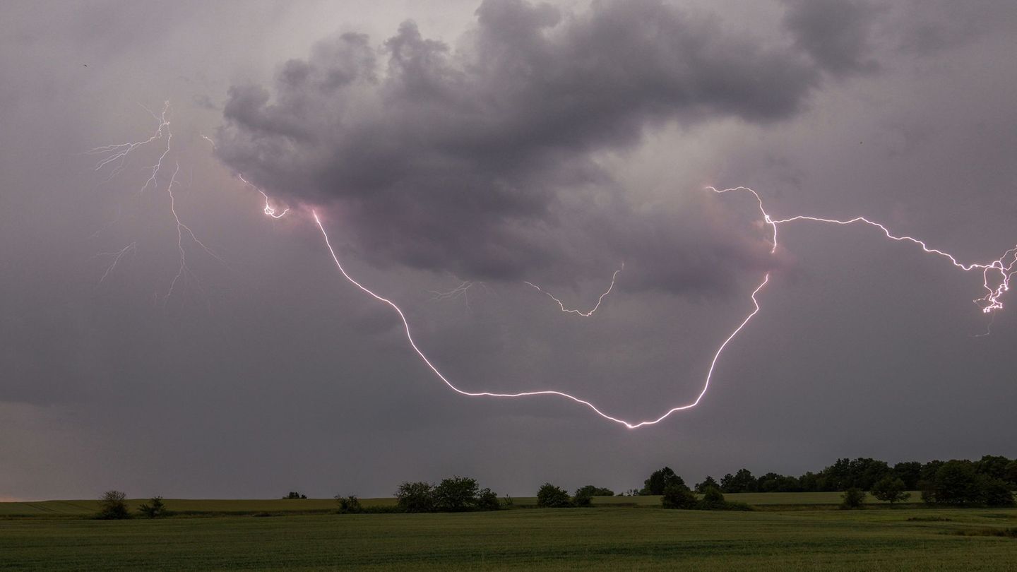 Wetterkapriolen: Gewitter mit Starkregen – Unwetterwarnungen für Sachsen