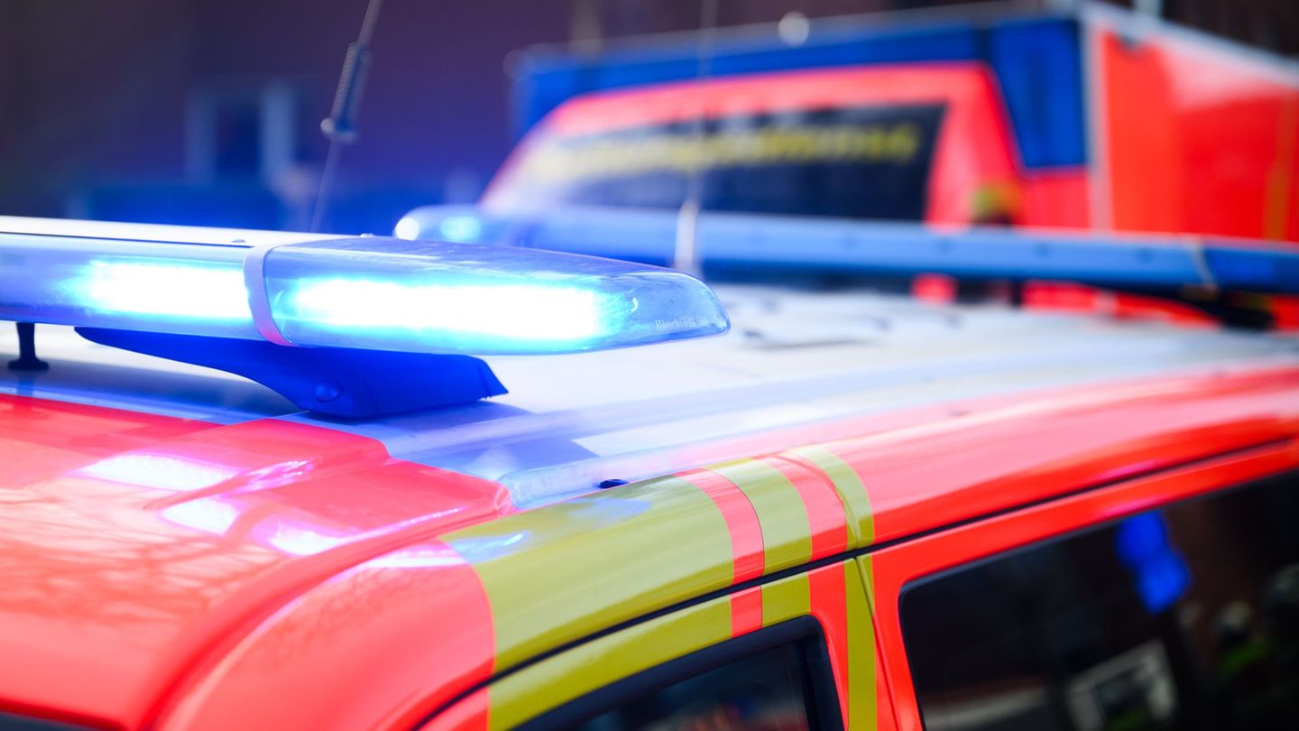 Notfall: Beim Ball holen – Junge stürzt durch Dach in eine Sporthalle