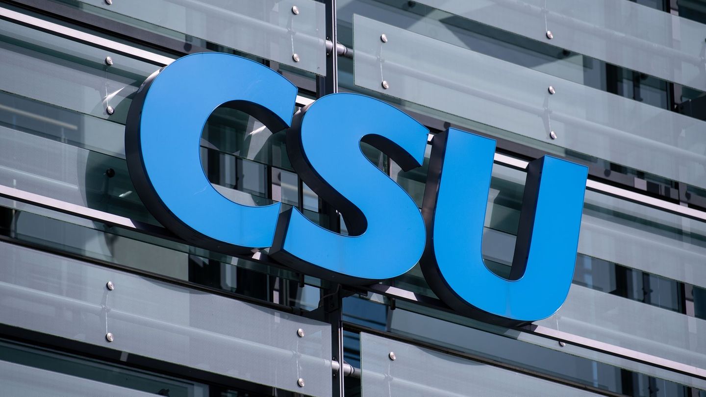 Staatsschutz ermittelt: Gruppe dringt in Rosenheimer CSU-Büro ein