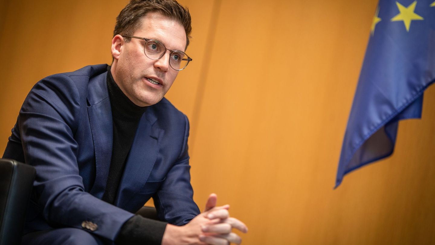 Hakenkreuz-Skandal: Hagel: „Tritt die Werte des Parlaments mit Füßen“