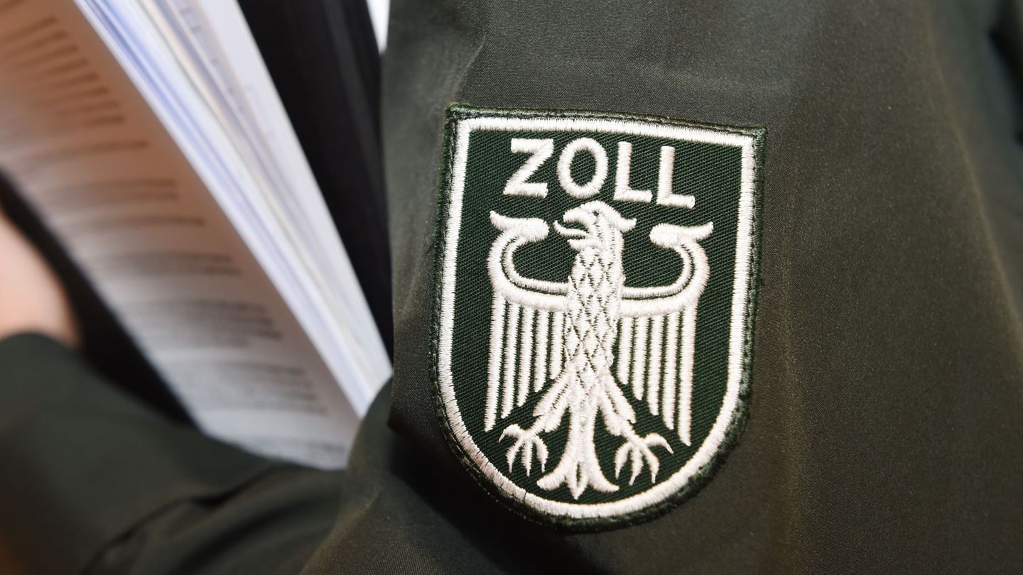 Kriminalität: Zoll findet mehr als 83.000 Zigaretten bei Schmuggelversuch