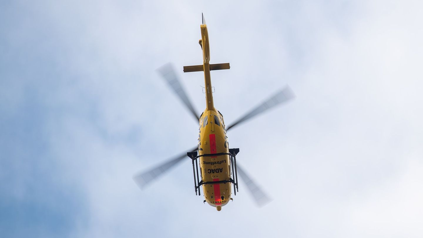 Unfall auf A2: Zwei Verletzte nach Crash zwischen Auto und Lkw